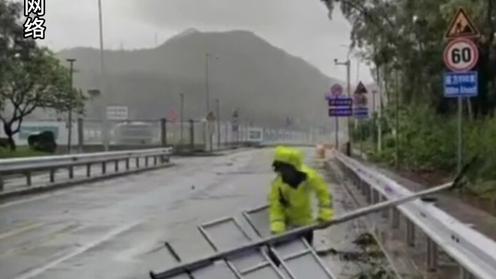 ในขณะที่ไต้ฝุ่นพัดถล่มเซินเจิ้น ฉันกลับสัมผัสได้ถึงพลังอันยิ่งใหญ่ของเมืองนี้