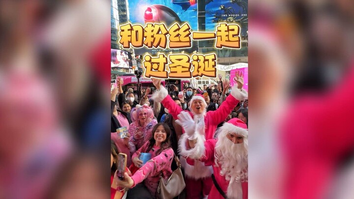Hari ini merayakan Natal bersama para penggemar di Times Square, New York!