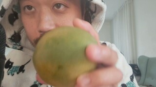 ASMR EATING SOUNDS - MANGO (NO TALKING) (2)