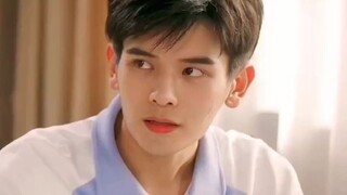 As a child, the kid quietly saved his dad; but when he grew up, he treated his dad like this.