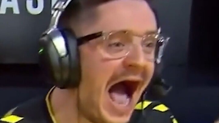 ZywOo seperti dewa turun dari langit, satu pukulan habiskan empat musuh!