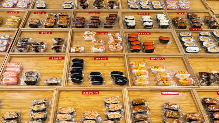 Sushi tự chọn ở quán vỉa hè, sạch sẽ lại vệ sinh! Đủ loại hương vị, cắn một miếng là đã lắm luôn～