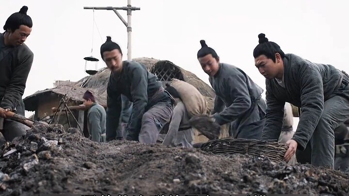 King Zheng of Qin brought in hundreds of thousands of displaced people into the state of Qin, thereb