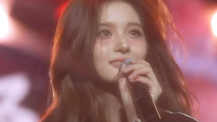 This snow has Xue Yun going wild!