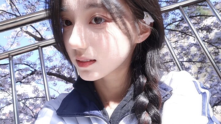 Ini pasti impian para siswa SMA laki-laki.