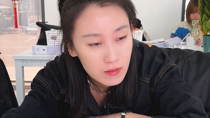 زميل العمل الجديد واعٍ حقًا