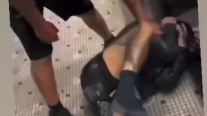 Quá thảm! Rapper 6ix9ine bị vài gã lực lưỡng hành hung tại phòng gym!