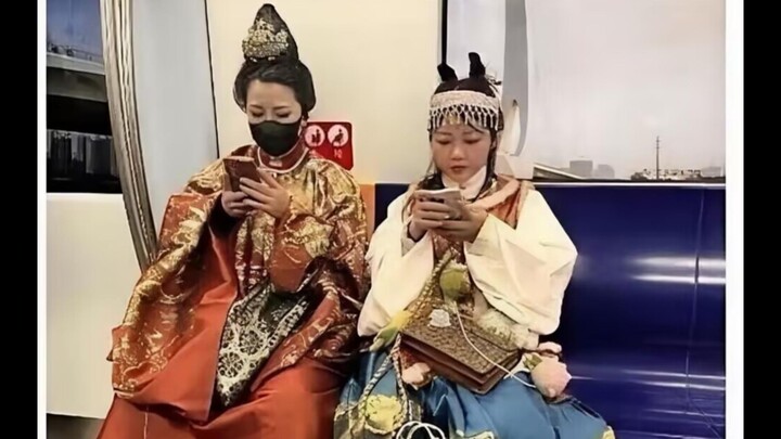 Just because I wore Hanfu in Beijing, the Manchu remnant crowd lost it again—stalking, secretly film