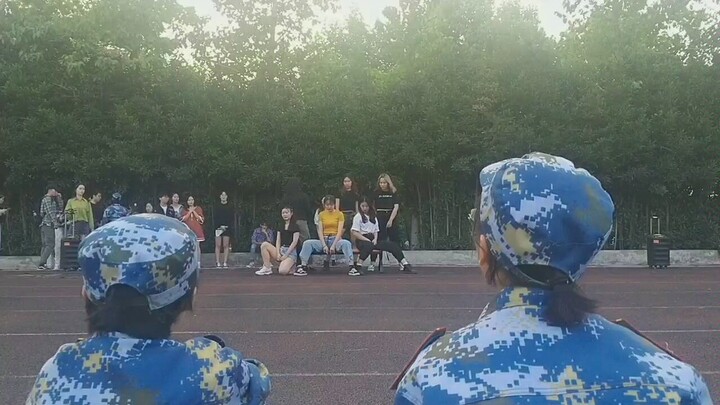 A street dance club of a certain university of finance and economics in Anhui performed a military t