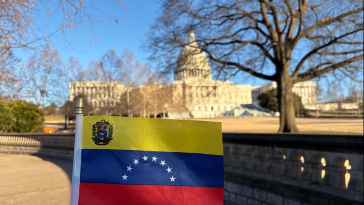 【فن تحت الأرض/نفوذ أمريكي】أدت عرض Snow Halation أمام بوابة البيت الأبيض