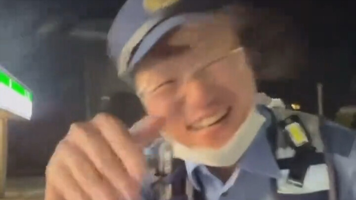 Reposted a video: Is this guy a Japanese cop or a total pushover? He’s way too weak!