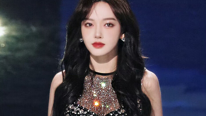 “Trời ơi, đây đúng là hiện thân của tất cả các nữ idol trong tiểu thuyết”