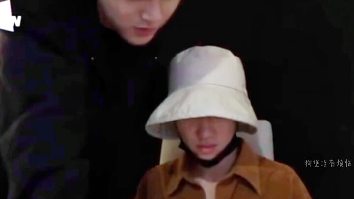 [Gui Ba] Puppy: Get close, keep looking—just like that.