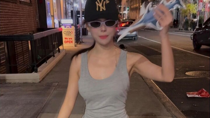 Có phải con người mới nghĩ ra được tình tiết này không… Xem đến cuối còn có easter egg! “Cosplay Lạ 