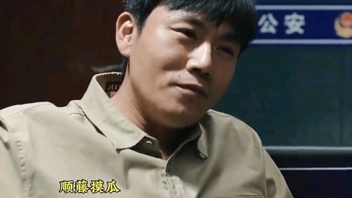 مجرم هارب منذ اثنتي عشرة سنة يفتح قلبه لضابط شرطة مخضرم.