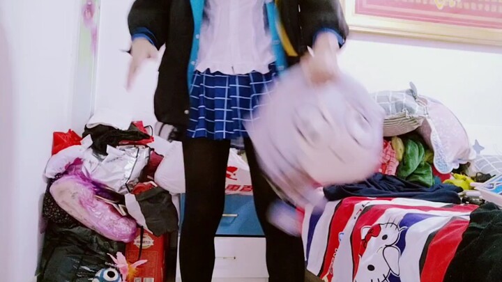 Amiya's close-combat deleted clip~(   ･᷅ὢ･᷄ ) It's just stepping on a doll