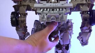 V-Class Megatron เป็นเครื่องขยายสัญญาณที่ไร้เหตุผล แต่ฉันไม่ได้คาดหวังว่ารูปแบบรถบรรทุกจะค่อนข้างดีใ