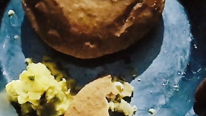 🥟😋🔥गरमा-गरम आलू कचौड़ी 🥟😋🔥 देखकर मुंह में पानी आ जाए!#आलूकचौड़ी #आलूकचौरी #कचौड़ी #घरकाखाना #