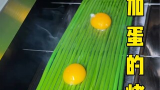 Pernahkah Anda mencoba kecambah bawang putih panggang dengan telur?