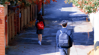 Then let's keep this summer! "Noisy friendship and hot love, because of those brief moments, make th