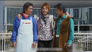 บาสก์ต้องการยึดเรือความเร็วสูงลำดังกล่าว แต่นักรบลึกลับสามคนก็เข้ามาหยุดยั้งมัน