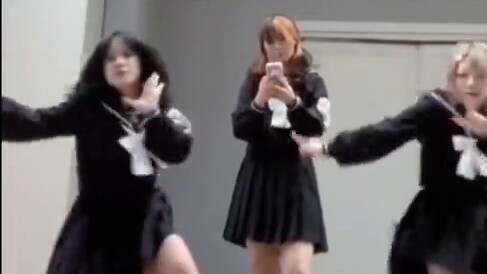 The corpse arrived at the comic convention and was resurrected