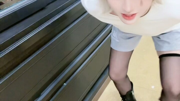 Bukankah stoking hitam Lin Ni itu memang stoking hitam?