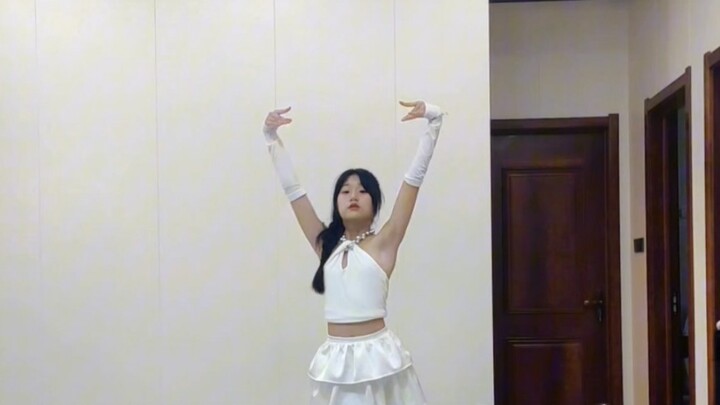 09‖ แต่งหน้าและเต้นรำครึ่งเพลงตามเพลง "Puppetshow" ของ xg