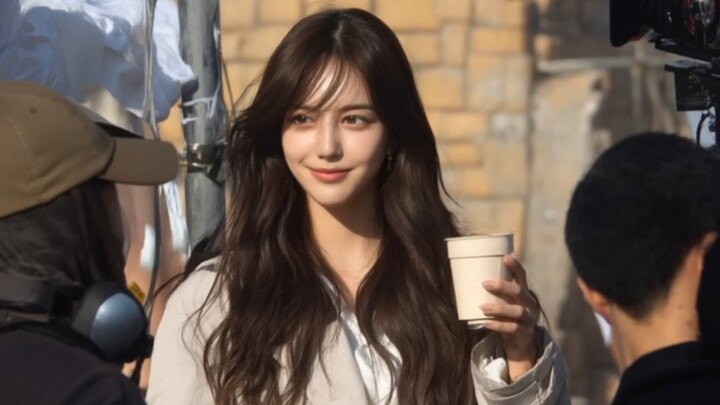 كواليس تصوير النسخة الحية من "العمالقة المهاجمون"