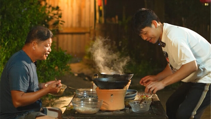 Dad’s bowl of “mixed noodles” must be among the top players in the noodle world, right?
