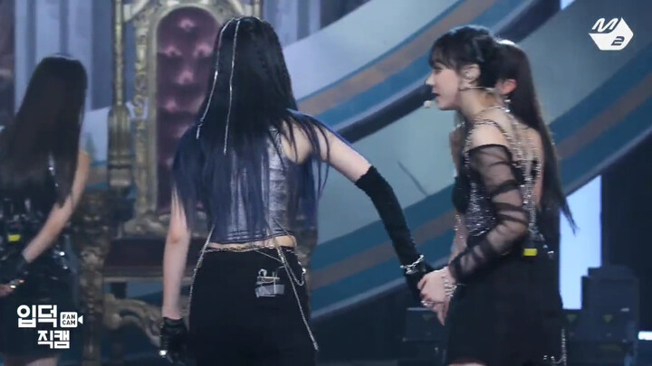 Tôi nói hai người thật là dính nhau quá...