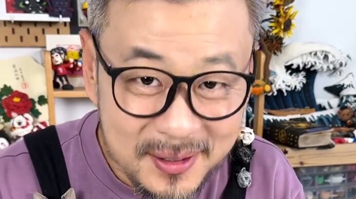 Challenge yourself to change the head of a figurine with clay! It will instantly become a limited ed