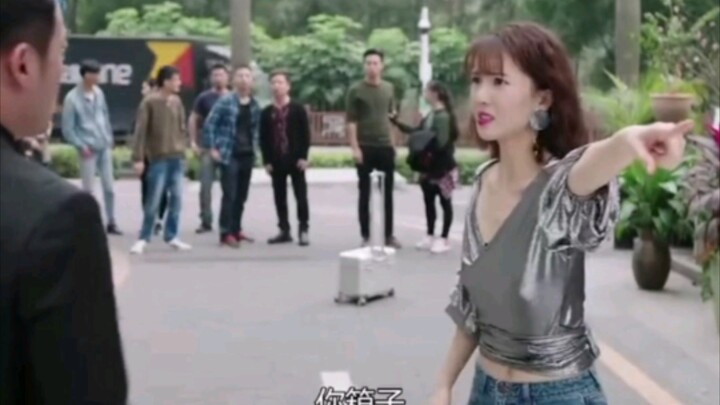 机场拿错箱子，美好的姻缘就此展开