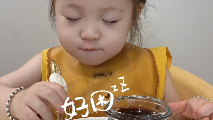 อะไรอร่อยขนาดนี้ จนลูกน้อยกินแล้วหลับไปเลย