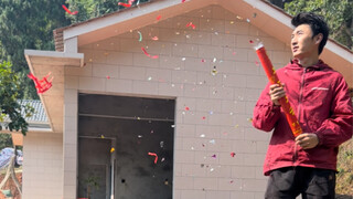 等我爸回来后，发现他90年代豪宅已变样会是啥感受？从荒草丛生到建房主体完工全过程完整版，建房花费明细-一次性看完建房真的太解压了！