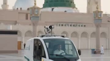 خوشبو سے مہکتا صحنِ مسجدِ نبوی ﷺ ❤️ اللہ ہمیں بار بار حاضری نصیب فرمائے، آمین#مسجد#نبوی#عطر