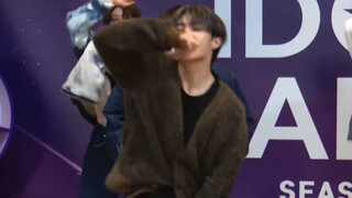 【Kim Seonwoo】240226 Radio Idol Medley Tari «THRILL RIDE» + «REVEAL» + «LIP GLOSS» bersama THE WIND