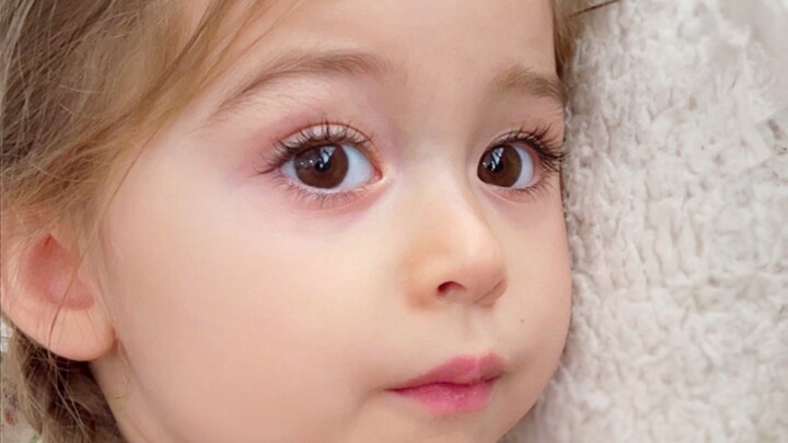 A 3-year-old kid actually gives himself an existential question about his nationality