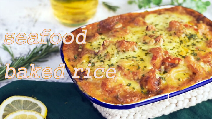 Food making- Baked rice with curry cheese and seafood