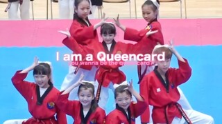صرخ بصوت عالٍ أن أغنيتك لهذا العام هي: Queencard!