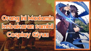 Seorang Cospayer Menyelamatkan wanita yang terjebak kebakaran sambil bercopslay Giyuu Tomioka