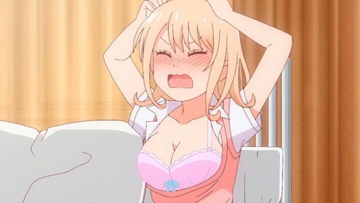 Mau pake baju temen tapi anunya kegedean Ampe keluar🥵