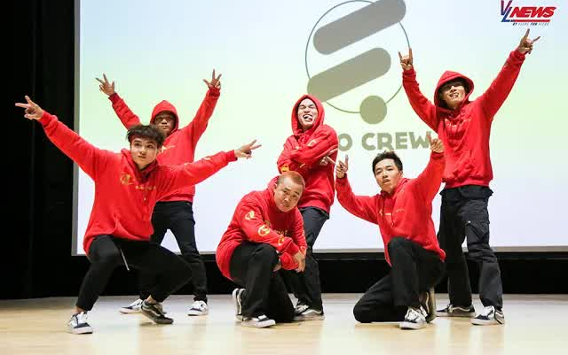 【校园breaking齐舞街舞表演。女生台下疯狂尖叫】   （breaking教学）