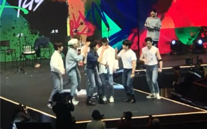 ستراي كيدز الفلبين 230120 دومينو ارتجالي الرقصة الرئيسية الأولى للجيل الخامس خمس رقصات واحدة