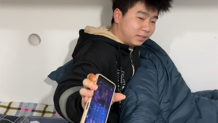 Caught the Chinese server Luban slacking off and sleeping.