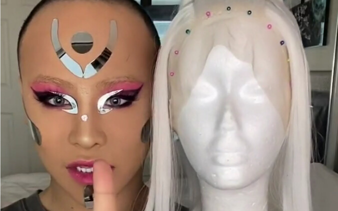 Cinta Bodoh Berwarna Putih