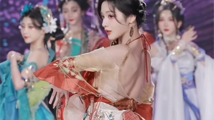 Runway show vibes—sharing it with you!