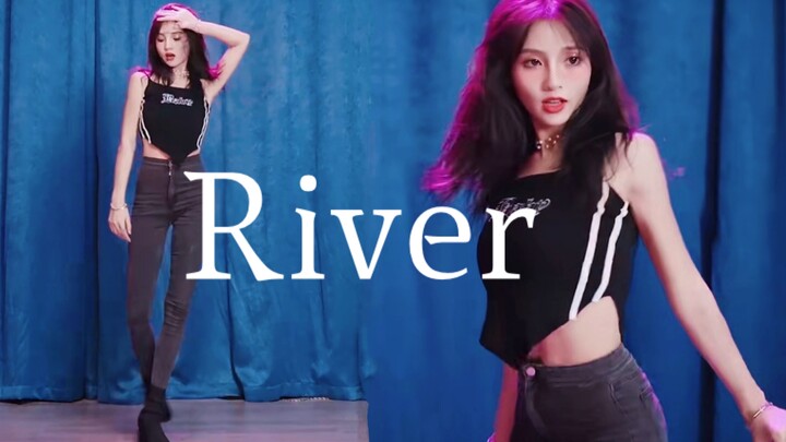 Both chic and sexy, denim makes a sizzling comeback! [River]