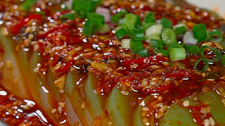 The cucumber and red/white radish peels you normally scrape off can actually be used to make vibrant