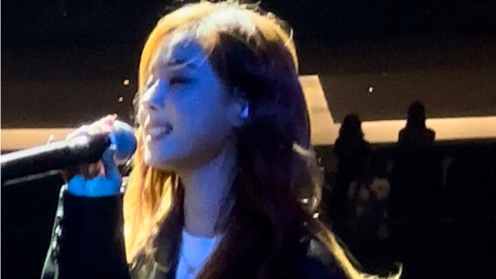 游刃有余的乐队主唱～扑面而来的人夫感！撕心裂肺的WINTER！！灯光聚焦！有没有人懂我啊啊啊啊！！！【金玟庭|WINTER】230929伦敦演唱会饭拍